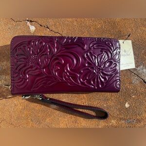 🌺NWT Patricia Nash Valdina Floral Wristlet Crossbody, Oxblood, RFID Protect